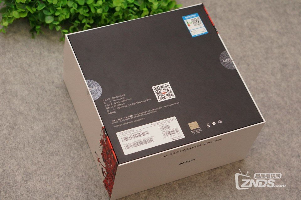 声色俱佳的家庭影院，联想小新无屏电视