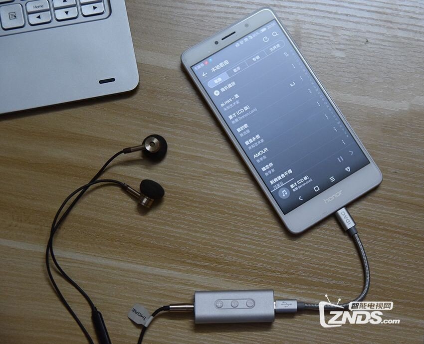 破手机秒变HiFi神器，iDAC随身HIFI耳放