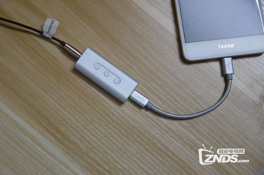 破手机秒变HiFi神器，iDAC随身HIFI耳放
