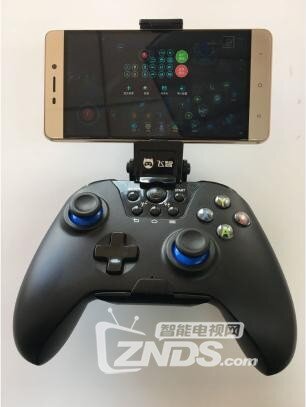 如何用手柄玩英魂之刃口袋版
