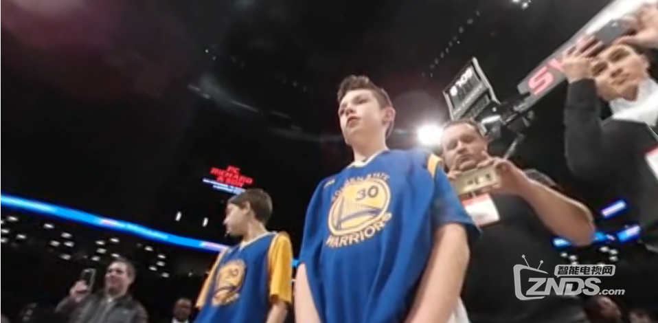 VR近距离细看斯蒂芬·库里（Steph Curry）对阵篮网赛前热身