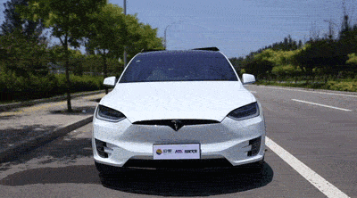 特斯拉SUV“Model X”公路体验 车门夹人