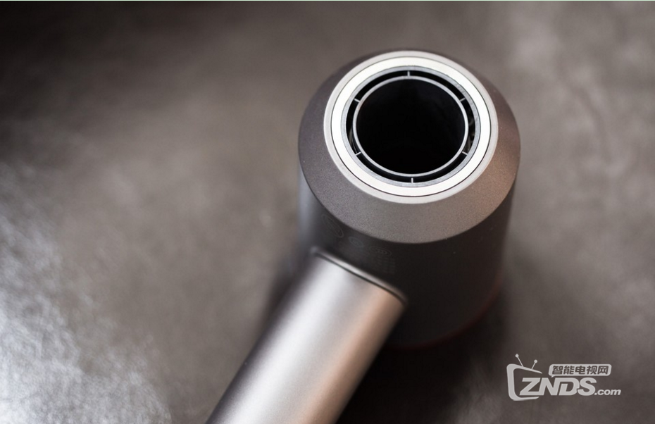 Dyson Supersonic 吹风机：遇上限量中国红