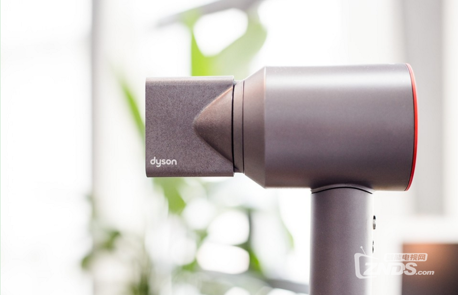 Dyson Supersonic 吹风机：遇上限量中国红