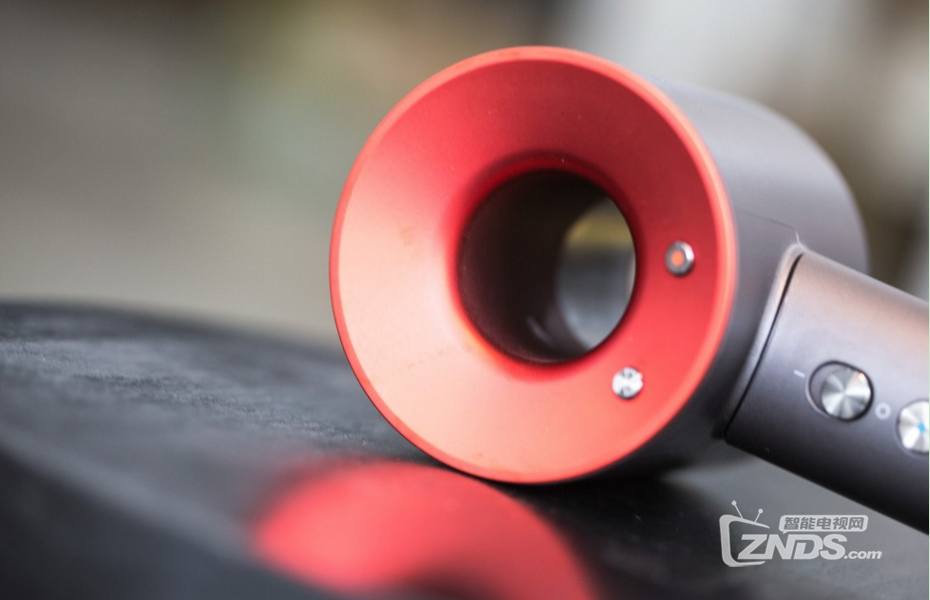 Dyson Supersonic 吹风机：遇上限量中国红
