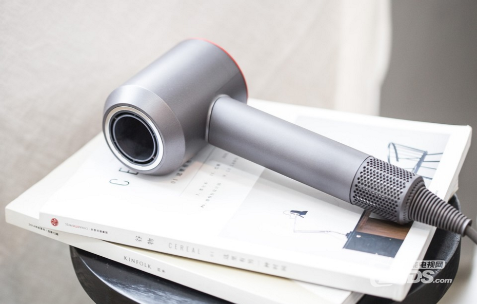 Dyson Supersonic 吹风机：遇上限量中国红