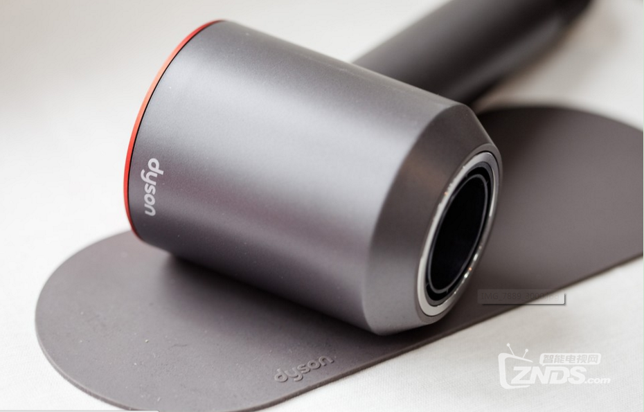Dyson Supersonic 吹风机：遇上限量中国红