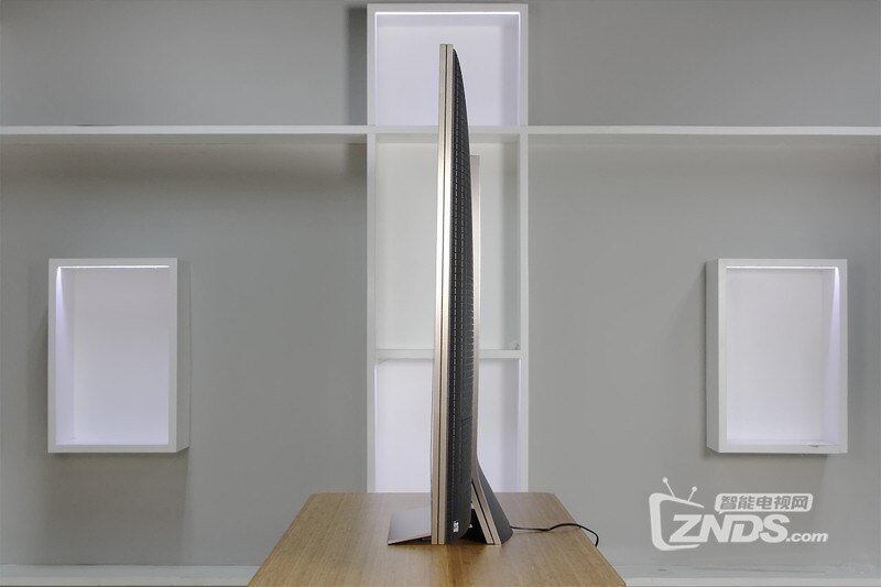 王牌大对诀--索尼Z9D和三星KS9800电视对比