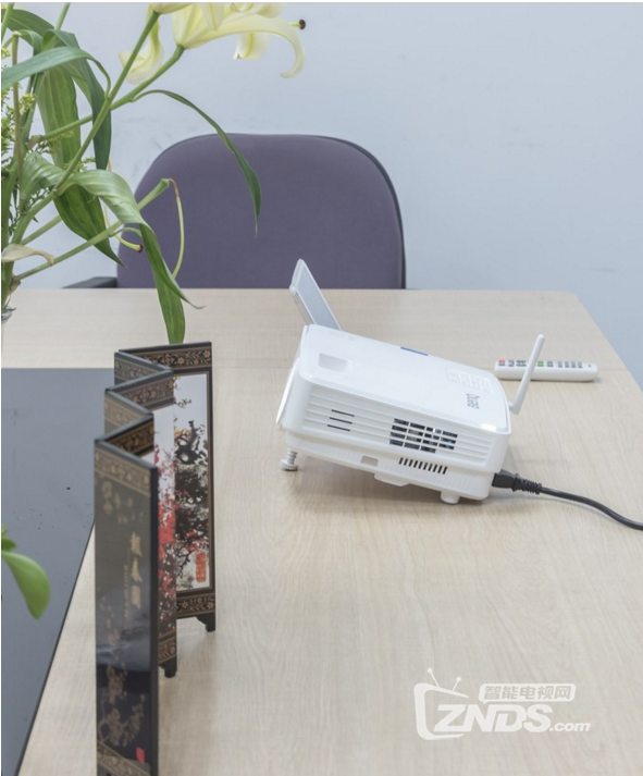 360度全方位--明基无线智能商务投影机 E560