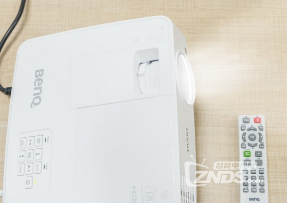 360度全方位--明基无线智能商务投影机 E560