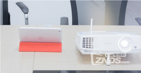 360度全方位--明基无线智能商务投影机 E560