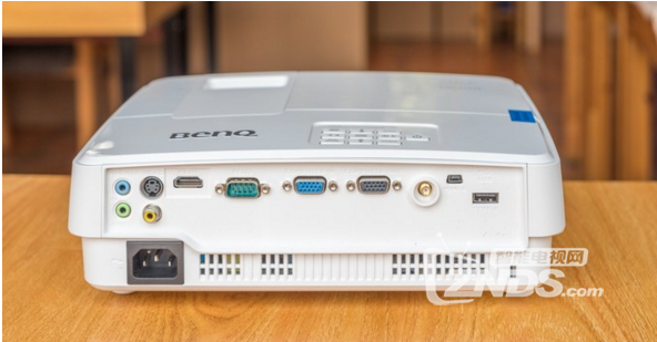 360度全方位--明基无线智能商务投影机 E560