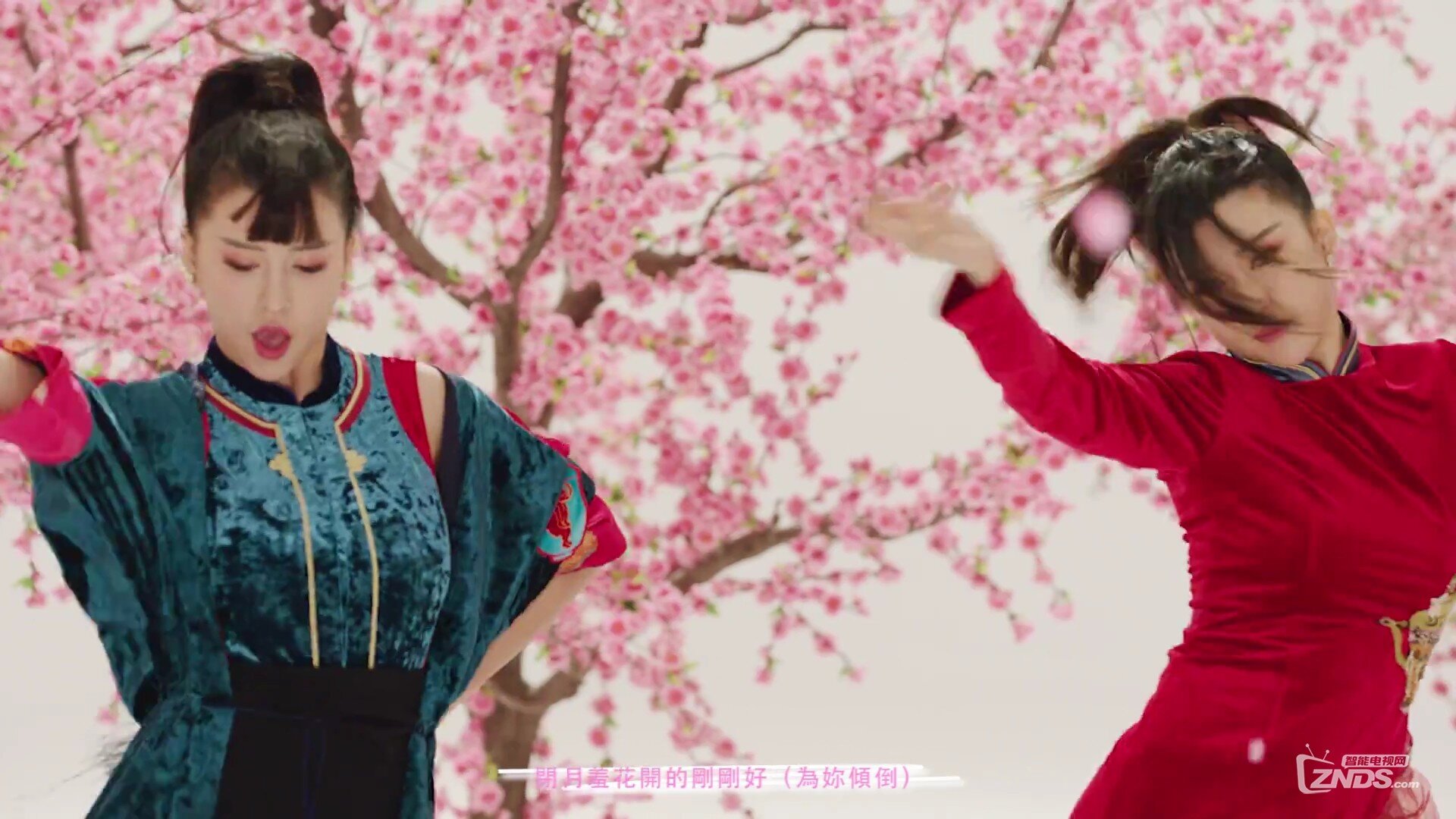 BY2【桃花旗袍】舞蹈版[(005128)2017-02-24-22-55-22].JPG