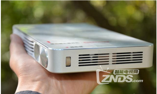 在家就可以看大片——极米Z4Air智能投影评测
