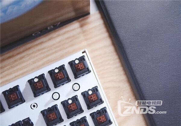 ikbc F-108 RGB 幻彩背光机械键盘评测
