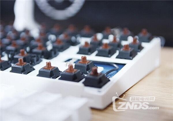 ikbc F-108 RGB 幻彩背光机械键盘评测
