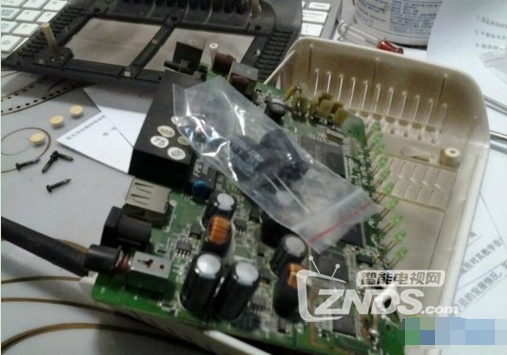 暴拆路由器 自己维修焊接电容 一步到位
