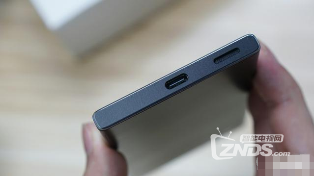 Xperia XA1黑色图赏，索尼味儿的窄边框