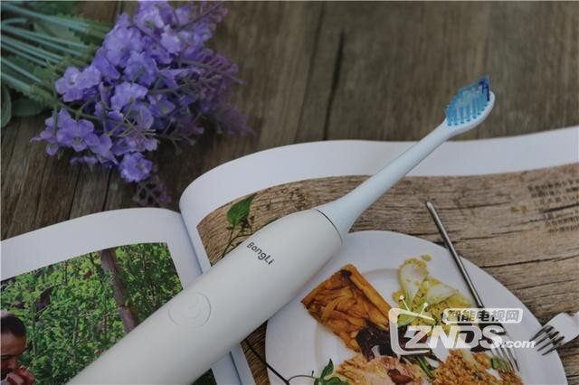声波电动牙刷能做按摩？不仅深层洁齿更呵护牙龈