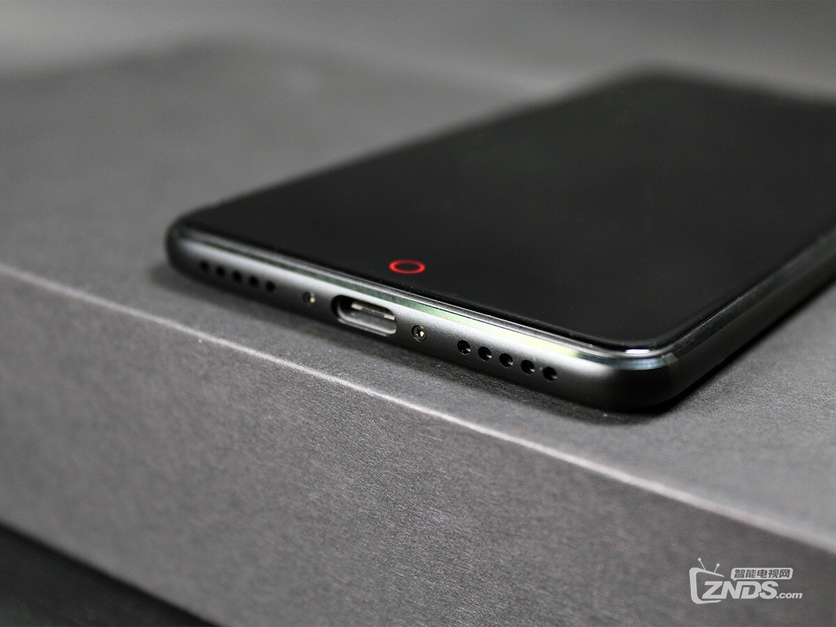 做工精湛配置高 小屏双摄努比亚z17mini图赏