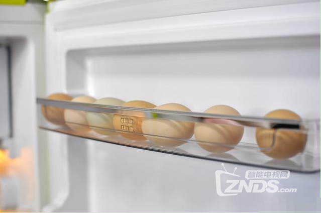颜值秒杀各大品牌——互联网品牌小吉迷你冰箱开箱