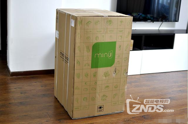 颜值秒杀各大品牌——互联网品牌小吉迷你冰箱开箱