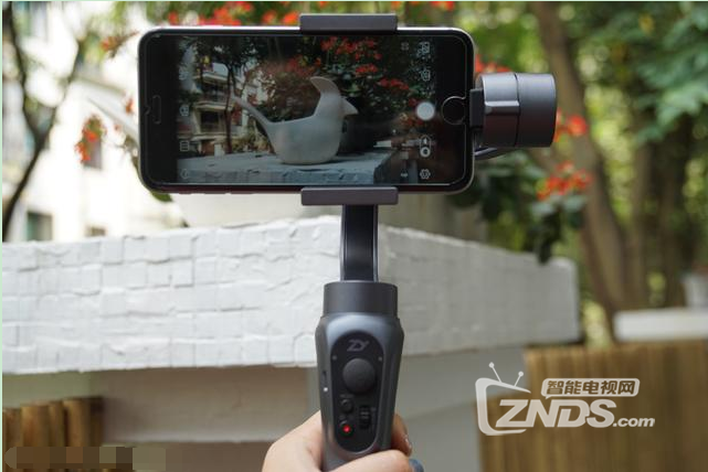 智云Smooth Q稳定器体验：这一波实在太稳了