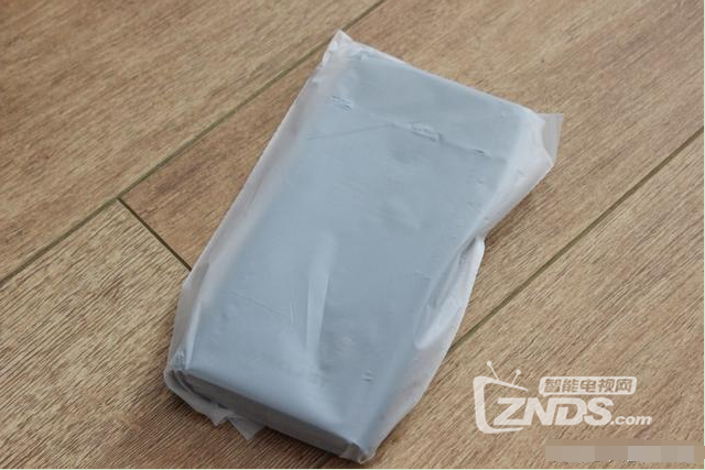 矿物氧化出锖色——台电Type-C 锖色 数显移动电源