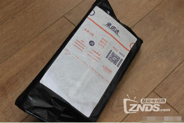 矿物氧化出锖色——台电Type-C 锖色 数显移动电源