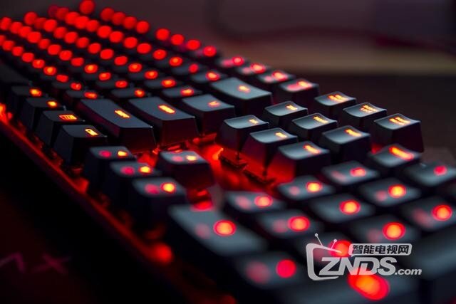 体验HyperX Alloy阿洛伊红轴机械键盘，它为电竞而生