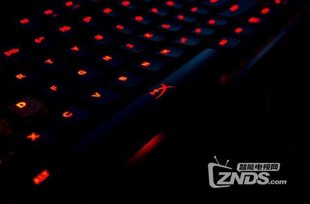 体验HyperX Alloy阿洛伊红轴机械键盘，它为电竞而生