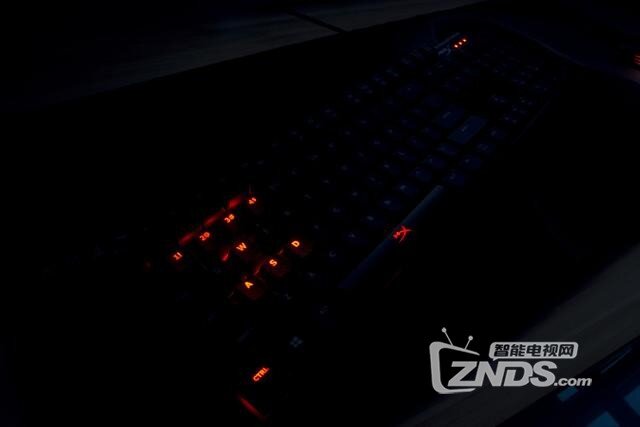体验HyperX Alloy阿洛伊红轴机械键盘，它为电竞而生