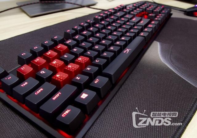 体验HyperX Alloy阿洛伊红轴机械键盘，它为电竞而生