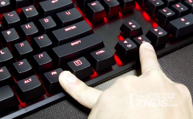 体验HyperX Alloy阿洛伊红轴机械键盘，它为电竞而生