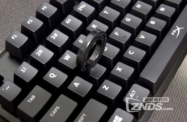 体验HyperX Alloy阿洛伊红轴机械键盘，它为电竞而生