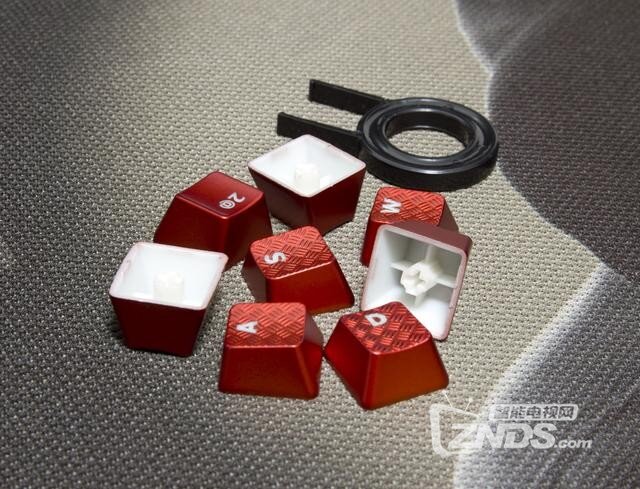 体验HyperX Alloy阿洛伊红轴机械键盘，它为电竞而生