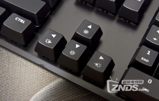 体验HyperX Alloy阿洛伊红轴机械键盘，它为电竞而生