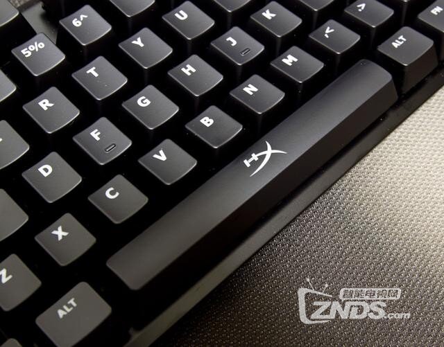 体验HyperX Alloy阿洛伊红轴机械键盘，它为电竞而生