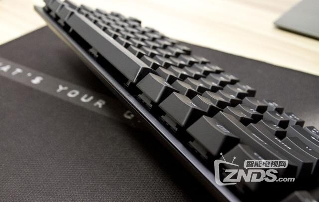体验HyperX Alloy阿洛伊红轴机械键盘，它为电竞而生