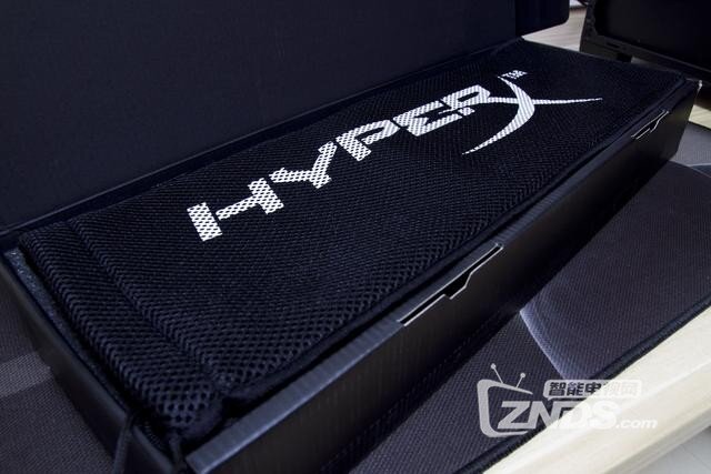 体验HyperX Alloy阿洛伊红轴机械键盘，它为电竞而生