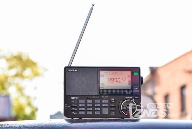 山进ATS-909X型号的全波段专业收音机