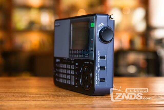 山进ATS-909X型号的全波段专业收音机