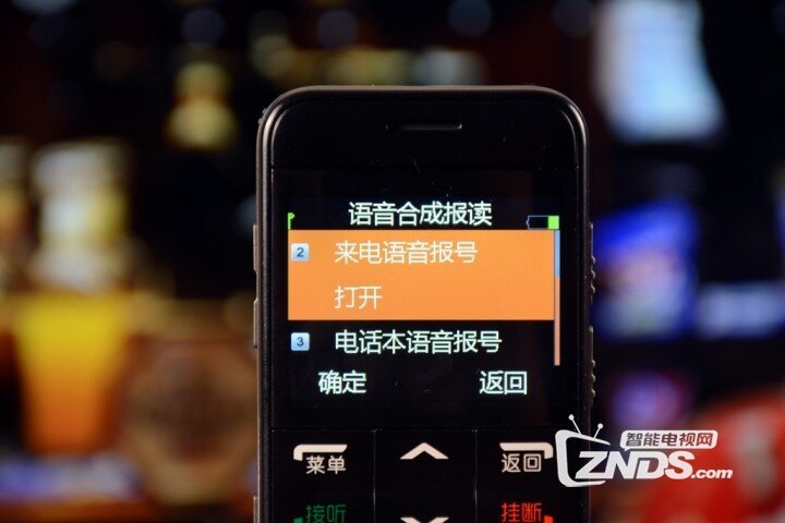 收音机、手电筒、SOS一应俱全，小辣椒老年机来袭