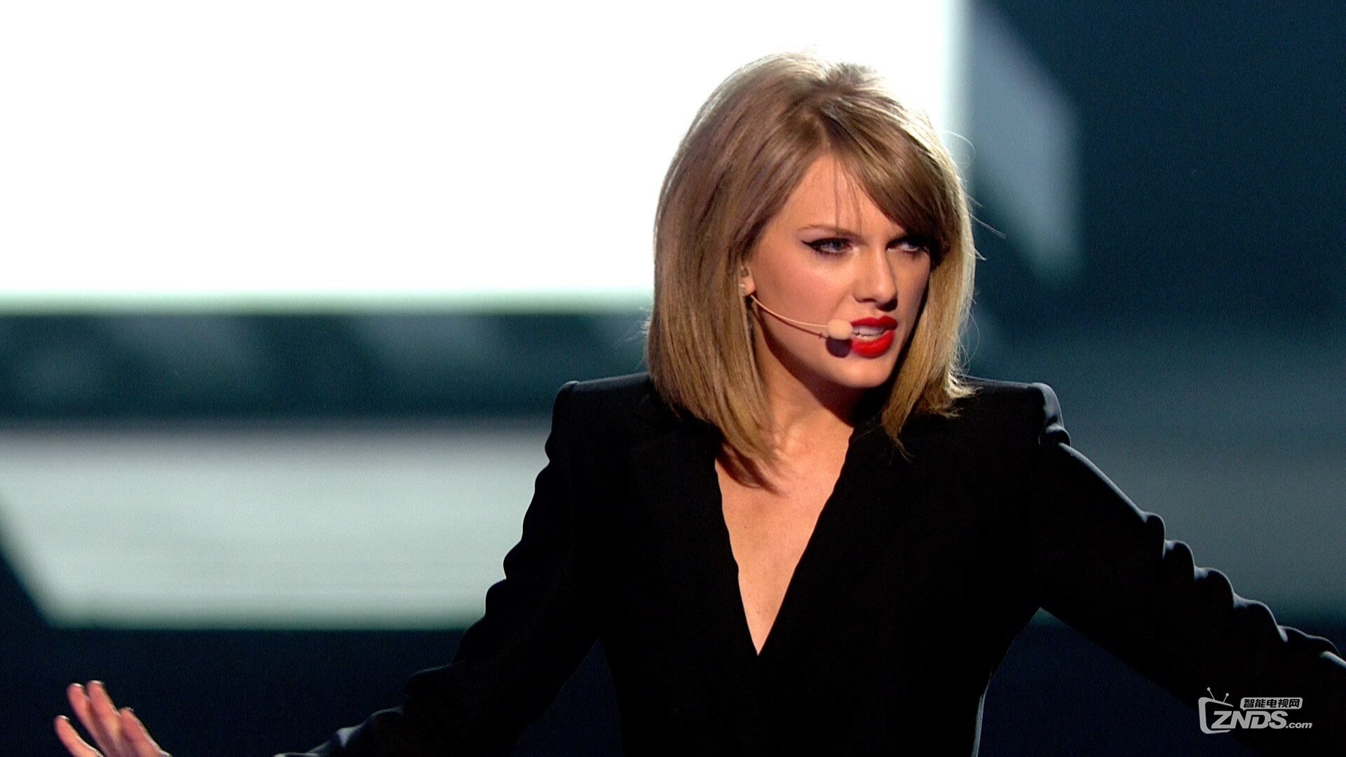 Taylor Swift - Blank Space - BRIT Awards 2015 1080i HDTV 45 Mbps MPA2.0 4-2-2 H..jpg