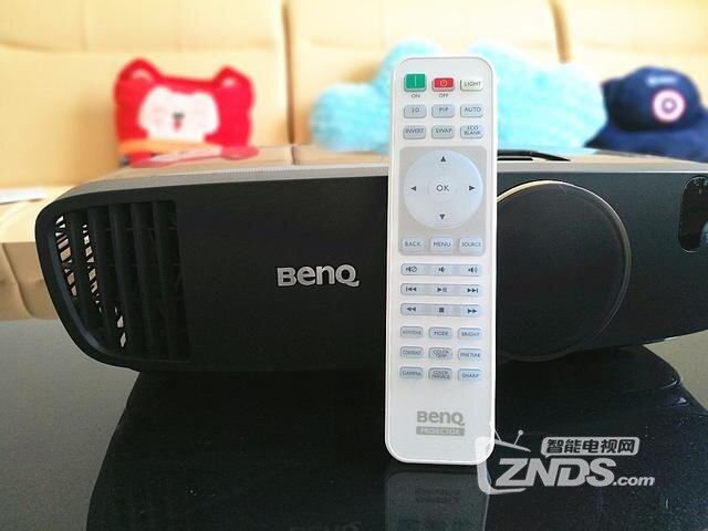 投影界的“色准大师”——明基家用高清投影W2000+评测