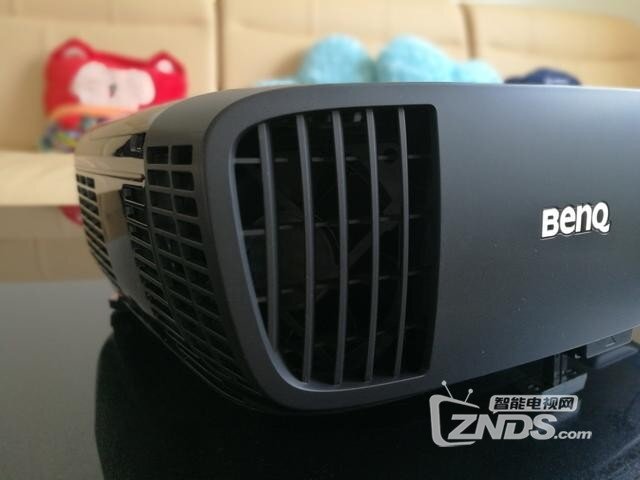 投影界的“色准大师”——明基家用高清投影W2000+评测