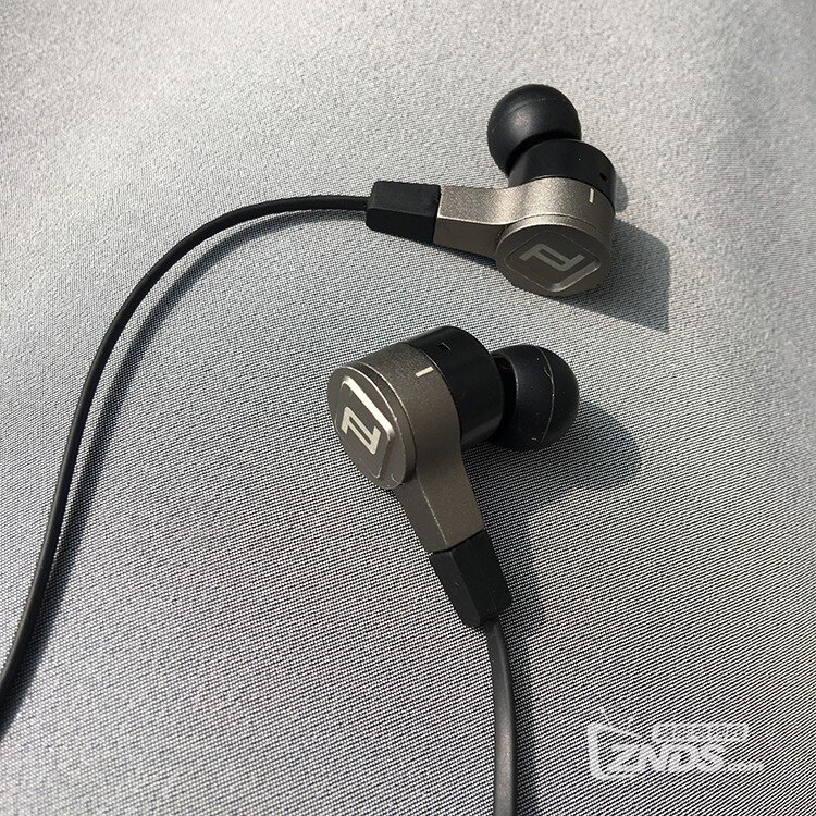 晒个图，朋友新入的motion one，方便小巧，音质也不错
