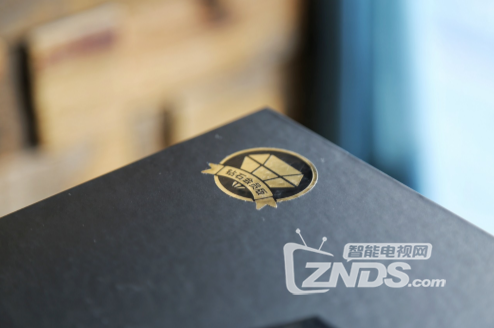 微鲸投影k1plus-能袋走的不只音乐 还有百寸巨幕影院
