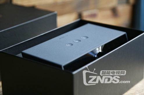 微鲸投影k1plus-能袋走的不只音乐 还有百寸巨幕影院