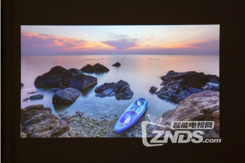 微鲸投影k1plus-能袋走的不只音乐 还有百寸巨幕影院